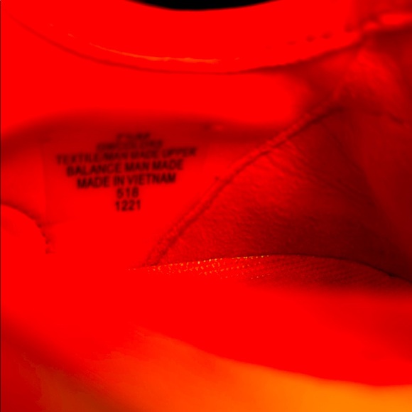 Guess Women’s Vibrant Red Sneakers Size 7.5 - Picture 12 of 14